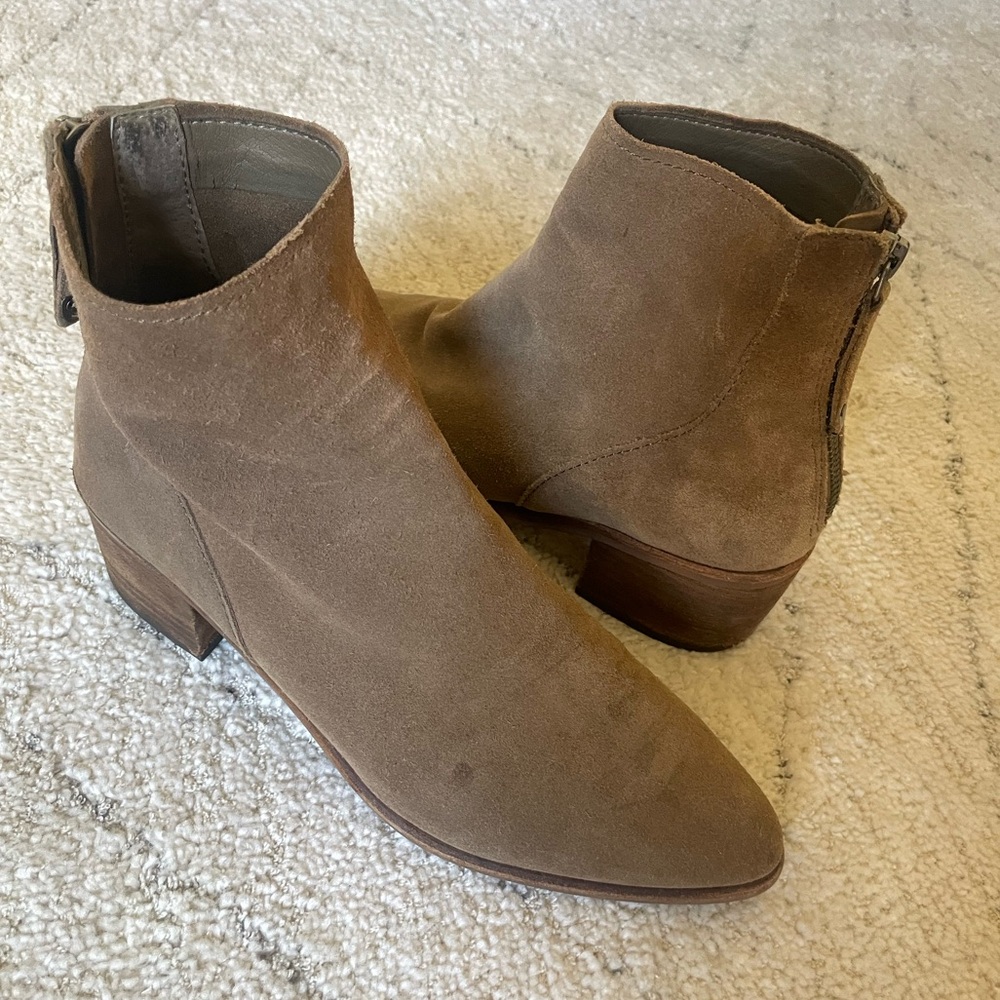Dolce Vita Suede Ankle Booties Sz 9
